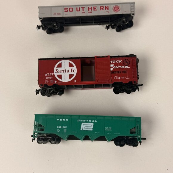 Vintage Bachmann Life-Like HO Scale Train Cars Penn Central Southern Santa Fe - Picture 8 of 8